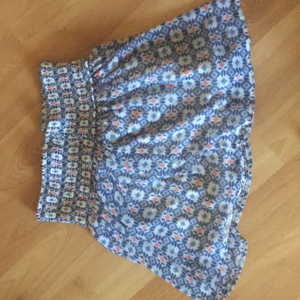 Hollister Short Flowy High-Waisted Patterned Skirt